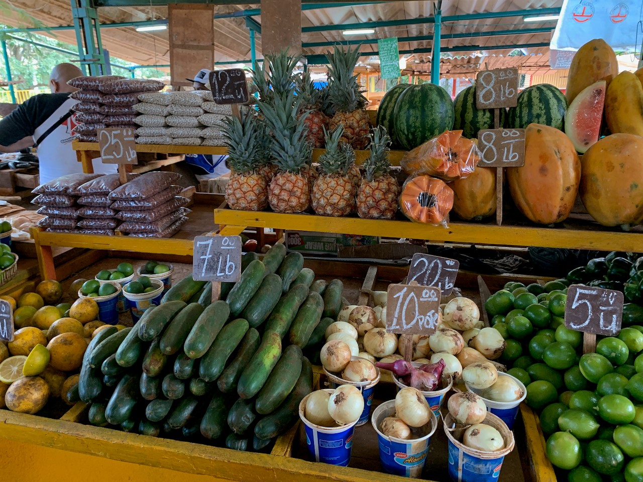 Cuban fruit stand picture
